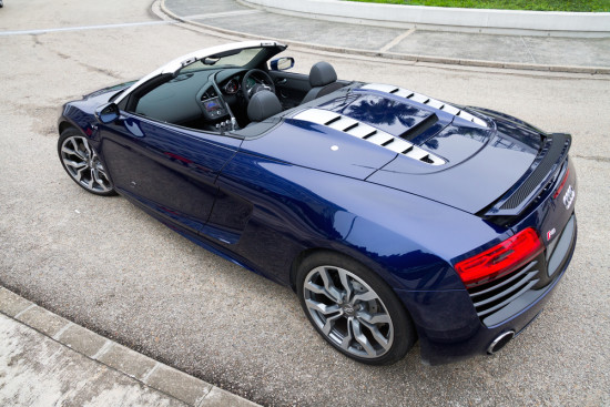 Audi R8 spyder-drive on English roads